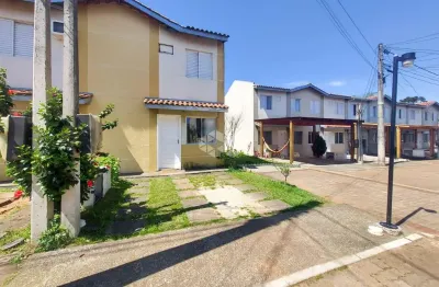 Sobrado em condomínio de 2 quartos e 1 vaga para carro no bairro Igara em Canoas