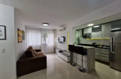 Apartamento, 63 m² de área privadas, 2 dormitórios, living com 3 ambientes e uma vaga de garagem, semi-mobiliado. aceita financiamento e fgts.