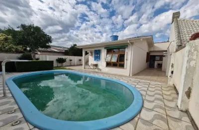 Casa com 3 dormitórios sendo 1 suíte, 3 vagas, piscina, à venda no bairro nossa senhora das graças, canoas.