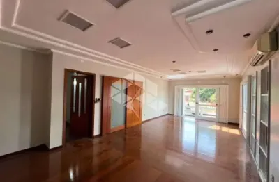 Casa sobrado com 6 dormitórios, 4 suítes, cozinha, 2 banheiros sociais,  jardim, 2 vagas de garagem, churrasqueira. localizado no bairro igara