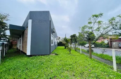 Casa residencial ou comercial de 3 dormitórios, sendo 1 suíte, 2 banheiros, cozinha e 3 vagas de garagem. localizado no bairro moinhos- canoas.