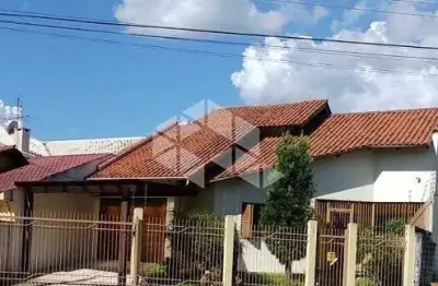 Casa no bairro estância velha com 3 dormitórios, 2 banheiros, 2 vagas.