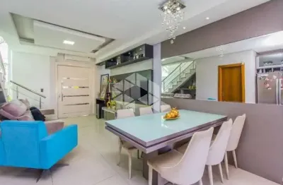Casa/sobrado 3 dormitórios,1 suíte, cozinha planejada, sacada, banheiro social, lavabo, área de serviço, sala de jantar e estar . bairro mont serrat