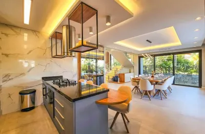 Casa sobrado de alto padrão à venda no condomínio fechado Vivendas do Parque III e IV, bairro Marechal Rondon em Canoas - 4 suítes, piscina, mobiliada