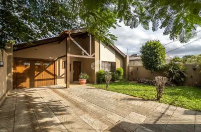 Casa 3 dormitórios sendo 1 suíte, 4 vagas,  lareira, pátio, piscina, à venda no bairro nossa senhora das graças, canoas. aceita financiamento fgts