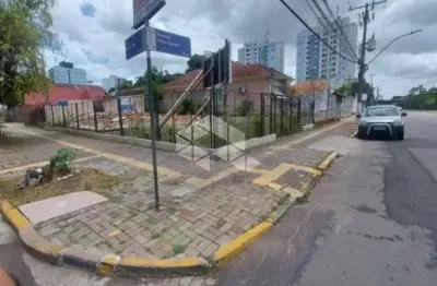 Terreno de esquina 10,80 x 33,80 no centro de canoas, próximo ao la salle.
