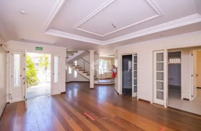 Casa 5 dormitórios, 1 suíte com closet, 3 banheiros com acessibilidade e elevador. pátio com piscina. à venda bairro marechal rondon/canoas. financia