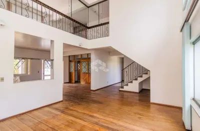 Casa de 6 dormitórios, 2 suítes, closet, hidro, sacada, espaço gourmet com churrasqueira. à venda no bairro marechal rondon, aceita financiamento