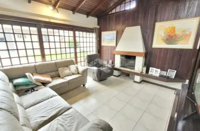 Casa/ sobrado 3 dormitórios, com closet, sendo 1 suíte, sala, lareira no bairro nossa senhora das graças