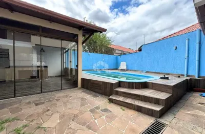 Casa com 3 dormitórios, 1 suíte master, piscina, área gourmet, no bairro estância velha, na cidade de canoas. aceita financiamento bancário e fgts.
