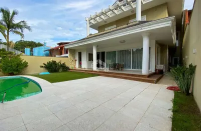Sobrado com 4 (quatro) dormitórios 1 suíte, aceita financiamento, no bairro jardim do lago.