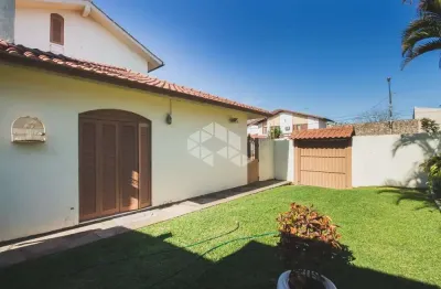 Casa semimobiliada, 3 salas, 3 dormitórios, 1suíte/hidro, 4 banheiros, água quente, churrasqueira, 2 vagas, igara/canoas. aceita fgts e financiamento.
