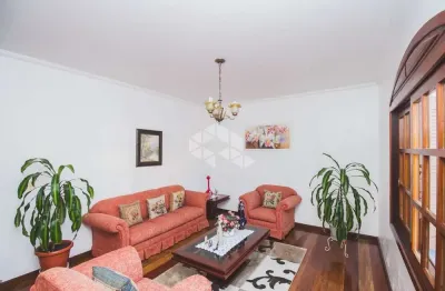 Casa semimobiliada, 3 dormitórios, 3 salas, 1suíte/hidro, 4 banheiros, água quente, churrasqueira, 2 vagas, igara/canoas. aceita fgts e financiamento.