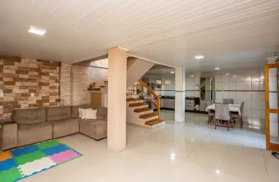 Casa sobrado 3 dormitórios, 1 suíte, área gourmet/churrasqueira, lavanderia, piscina /2 vagas, no bairro igara/ canoas. aceita negociação.