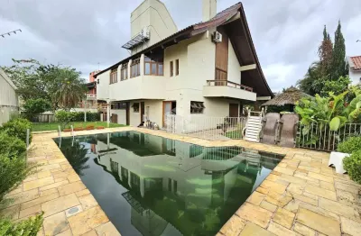 Casa alto padrão, 4 dormitórios, 4 suítes, vaga para 6 veículos no jardim do lago/marechal rondon em canoas.