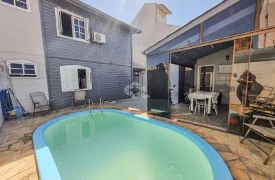 Casa à venda no bairro igara em canoas, 3 dormitórios, salão de festas, piscina e 3 vagas - aceita financiamento e fgts