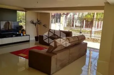 Casa sobrado, 4 dormitorios, 3 suites, 1 sendo master de 55m², piscina, terraço com vista,
