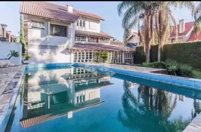 Casa sobrado com 6 dormitórios, sendo 5 suítes, 4 vagas
