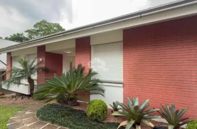 Casa 3 dormitórios, 2 vagas, churrasqueira, reformada, hamburgo velho em novo hamburgo