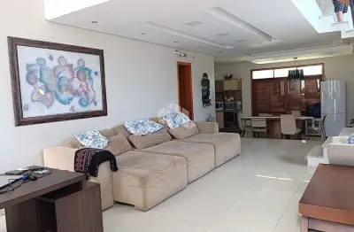 Casa de alto padrão 3 quartos, sendo uma suíte, 219 metros quadrados, 3 banheiros, 2 vagas, bairro jardim mauá, em novo hamburgo.