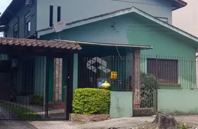 Casa com 6 dormitórios, 1 suite master, 4 banheiros, 5 vagas. bairro rio branco em novo hamburgo. aceita financiamento bancário.