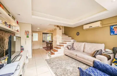 Casa em condomínio fechado, bairro Marechal Rondon, Canoas, 3 dormitórios, 1 suíte americana, espaço gourmet, churrasqueira, pátio e vaga coberta.