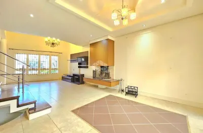 Casa 298m² sendo 3 quartos,sacadas, lareira, suíte, escritório, piscina e salão de festas ao lado do park shopping. aceita financiamento e uso fgts.