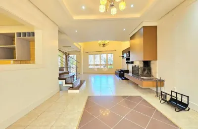 Casa 298m² sendo 3 quartos,sacadas, lareira, suíte, escritório, piscina e salão de festas ao lado do park shopping. aceita financiamento e uso fgts.