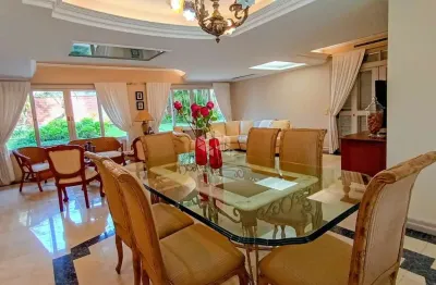 Casa sobrado 6 dormitórios 2 suítes, sendo uma com 80m², 8 vagas cobertas, ar central, piscina, salão de festas, amplo jardim, nossa senhora/canoas