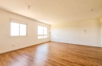 Apartamento andar alto, vista livre com 3 dormitórios transformados em 2 sendo 1 suíte,  churrasqueira e 1 vaga de garagem coberta.