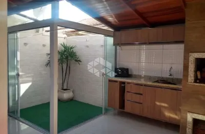 Casa semi mobiliada em condominio de 3 dormitórios, sala, cozinha, área de serviço, banheiro e 2 vagas de garagem coberta. Localizada  Bairro São José