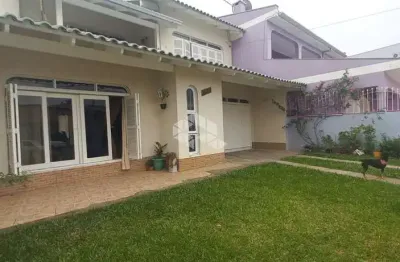 Casa/sobrado com 2 andares, 3 dormitorios e piscina