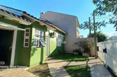 Linda casa de 2 dormitórios/quartos  com 80m² privativos