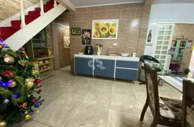 Casa sobrado de 4 quartos com pátio no bairro niterói