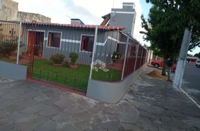 Casa 2 quartos, 1 banheiro, sala, cozinha .bairro  guajuviras