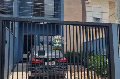 Sobrado com 3 dormitórios sendo 1 suíte, lavabo, banheiro social, com 120 m², bairro igara em frente