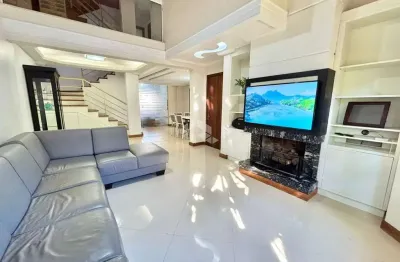 Casa duplex no bairro marechal rondon próximo ao shopping, em canoas