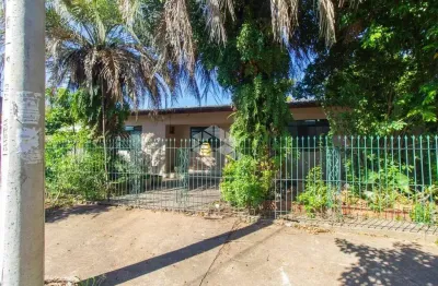 Casa com 3 dormitórios, 2 banheiros, 2 salas, pátio grande estancia velha