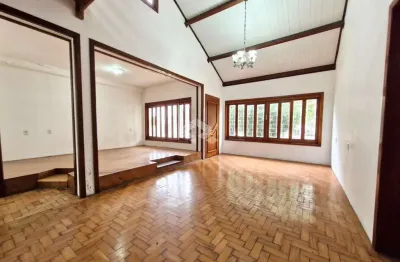 Casa com 4 dormitórios, terreno com 742m², para investidores, localizada em bairro nossa senhora das graças em de canoas.