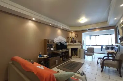 Apartamento 02 dormitórios com suíte, lareira e churrasqueira, uma quadra do mar, bairro centro, capão da canoa/rs.