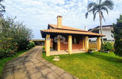 Casa 3 dormitórios, 01 suíte, capão da canoa próximo ao mar!!!