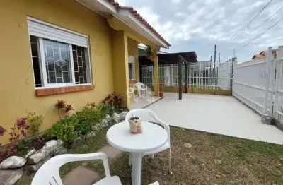 Casa em capão novo - ideal para família! piscina, playground e churrasqueira!