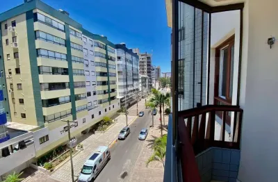 Apartamento 03 dormitórios, 01 suíte , armários em todos os cômodos sob medida,95 m², sacada com churrasqueira,split, 01 quadra  mar, capão da  canoa!