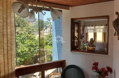 Apartamento 2 dormitórios, 1 suíte, banheiro social, box de garagem, em capão da canoa