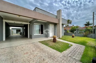 Casa 3 dormitórios mobiliada e decorada, espaço gourmet e piscina ,capão da canoa!