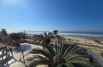 Cobertura duplex à beira-mar, ambientes distribuídos em dois pavimentos, 299 m² privativos, 03 suítes espaçosas , piscina privativa, capão da canoa!