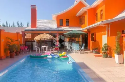 Casa / 4 dormitórios / 4 suítes / 2 vagas / capão novo / capão da canoa