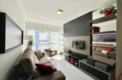 Apartamento com 2 dormitórios, 1 suíte, box, mobiliado e decorado, em capão da canoa/rs