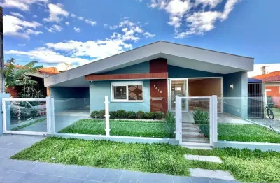 Casa 3 dormitórios,sendo 2 suítes, espaço gourmet, na beira-mar de capão da canoa/rs.