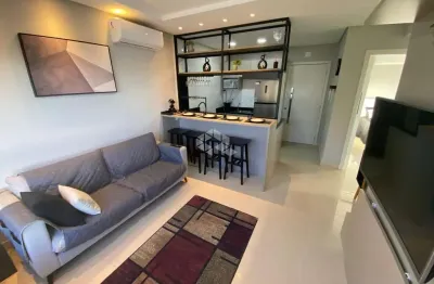 Apartamento mobiliado e decorado, 02 quartos/dormitórios e 01 vaga/box, em capão da canoa!